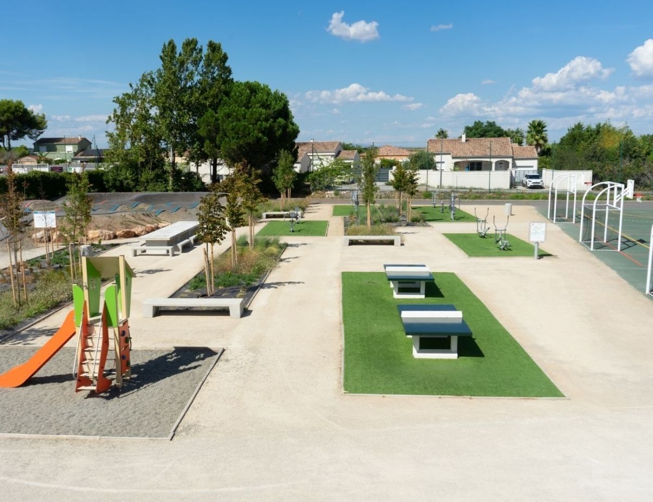 TERRAIN MULTISPORTS - RÉALISATION SKATEPARK SERVICE CONSEIL